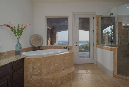 Lake Travis Luxury Estate with Panoramic Views - Volente, Texas