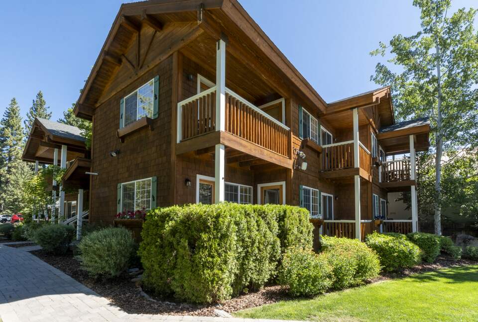 Lake Tahoe Hideaway Steps from the Shoreline - Tahoe Vista, California