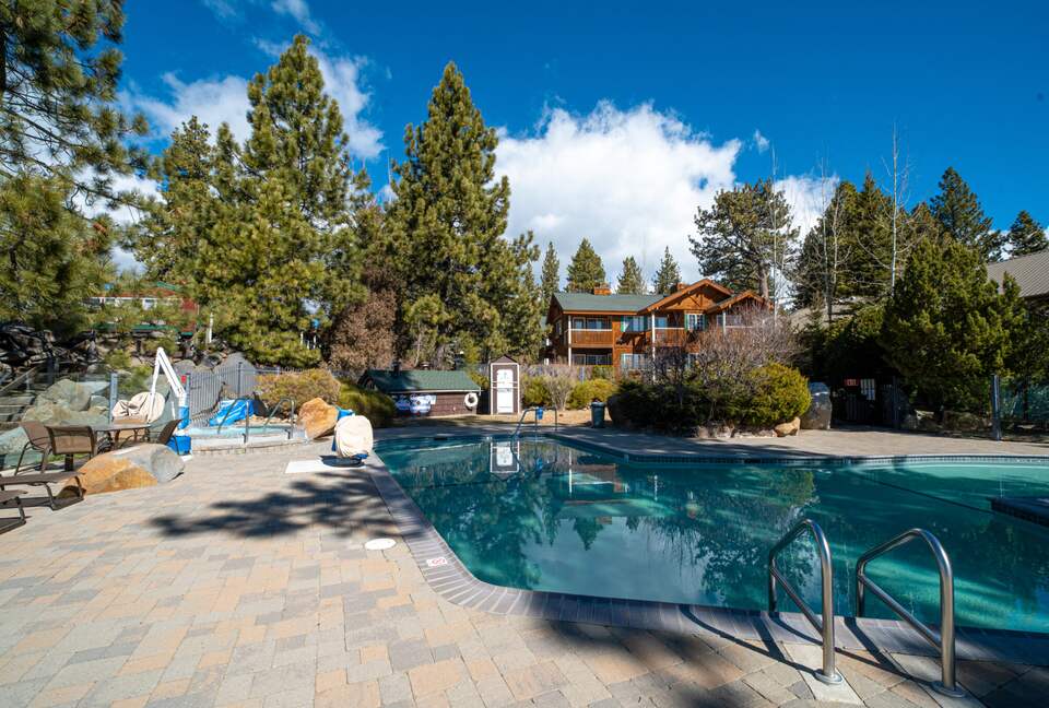 Lake Tahoe Hideaway Steps from the Shoreline - Tahoe Vista, California