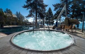 Lake Tahoe Hideaway Steps from the Shoreline - Tahoe Vista, California