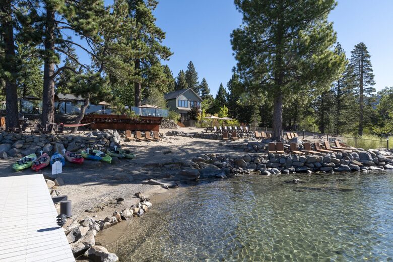 Lake Tahoe Hideaway Steps from the Shoreline - Tahoe Vista, California