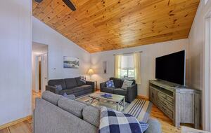 Lake Anna Cabin with Private Dock & Views - Mineral, Virginia