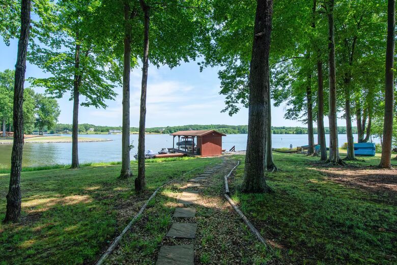 Lake Anna Cabin with Private Dock & Views - Mineral, Virginia