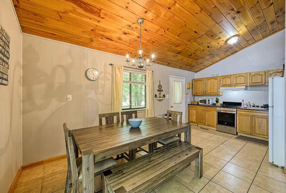 Lake Anna Cabin with Private Dock & Views - Mineral, Virginia