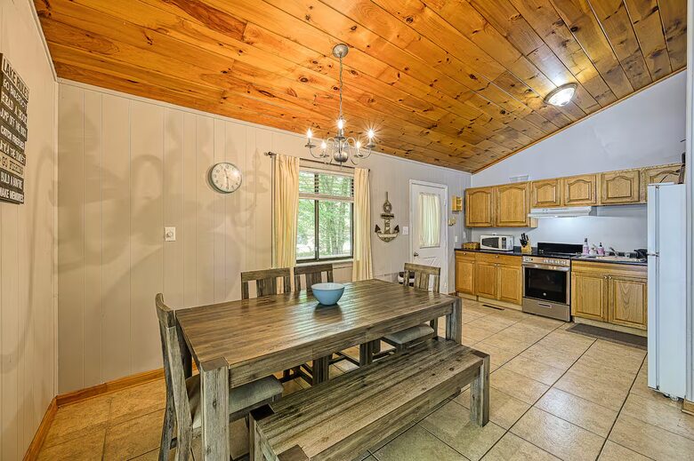 Lake Anna Cabin with Private Dock & Views - Mineral, Virginia