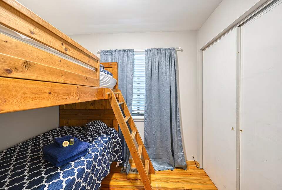 Lake Anna Cabin with Private Dock & Views - Mineral, Virginia