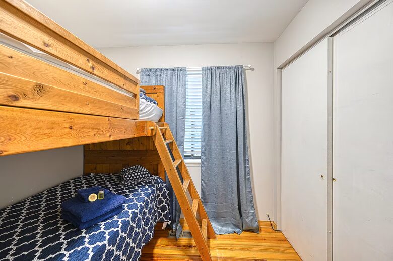 Lake Anna Cabin with Private Dock & Views - Mineral, Virginia