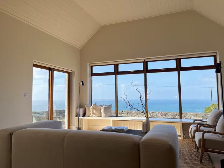 Refined Coastal Cottage Near the Cliffs of Moher - Lough South, Ireland