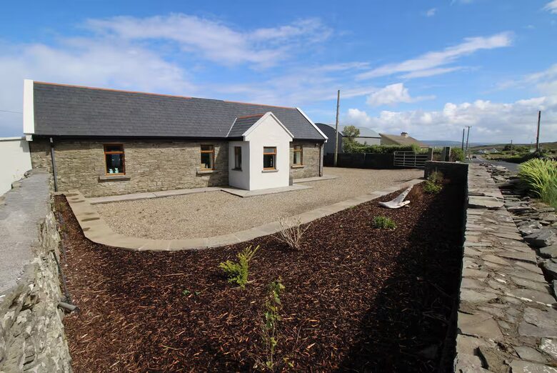 Refined Coastal Cottage Near the Cliffs of Moher - Lough South, Ireland
