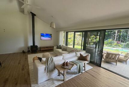 Stylish Queensland Hideaway near Noosa Beaches - Tinbeerwah, Australia