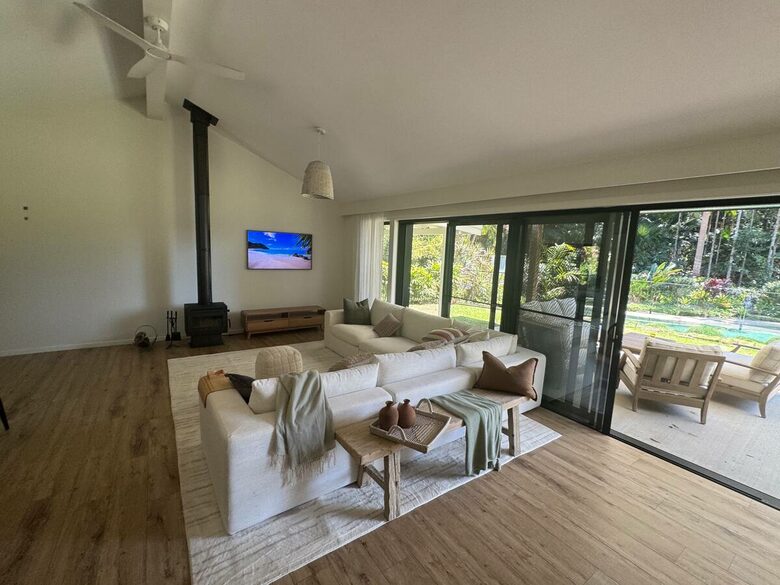 Stylish Queensland Hideaway near Noosa Beaches - Tinbeerwah, Australia