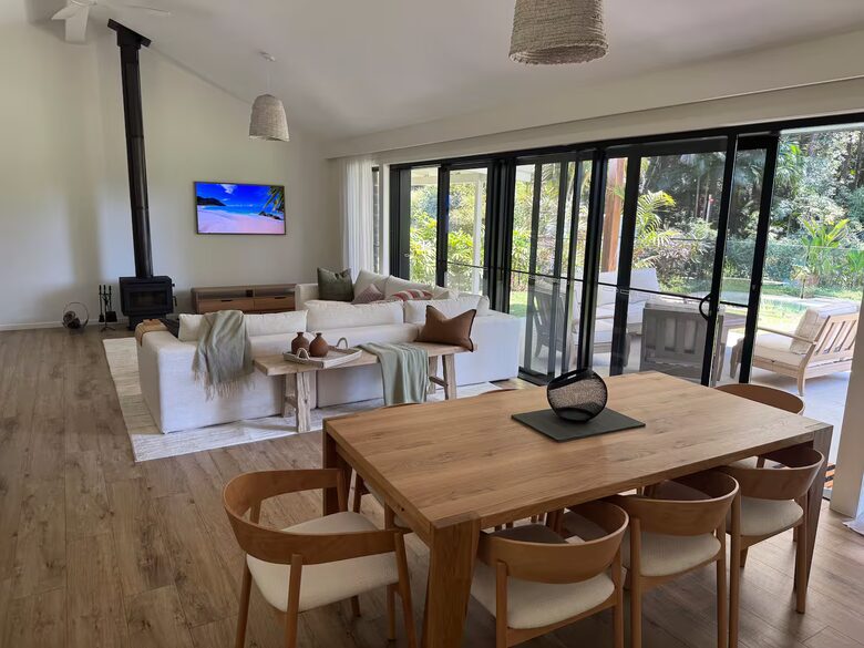 Stylish Queensland Hideaway near Noosa Beaches - Tinbeerwah, Australia