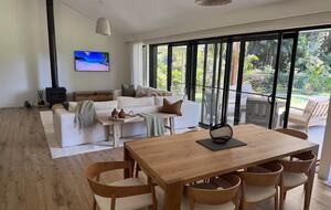 Stylish Queensland Hideaway near Noosa Beaches - Tinbeerwah, Australia