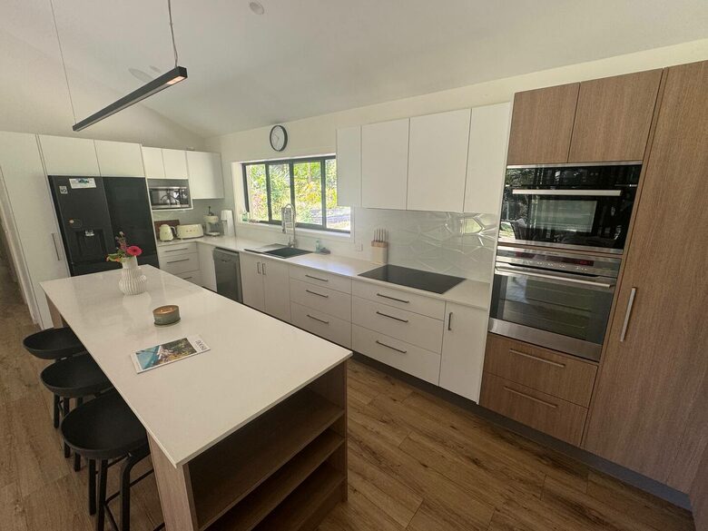 Stylish Queensland Hideaway near Noosa Beaches - Tinbeerwah, Australia