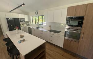 Stylish Queensland Hideaway near Noosa Beaches - Tinbeerwah, Australia