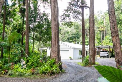 Stylish Queensland Hideaway near Noosa Beaches - Tinbeerwah, Australia