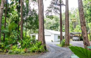 Stylish Queensland Hideaway near Noosa Beaches - Tinbeerwah, Australia