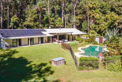Stylish Queensland Hideaway near Noosa Beaches - Tinbeerwah, Australia