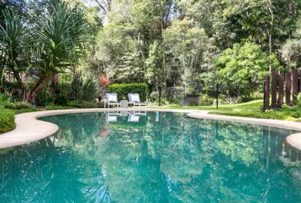 Stylish Queensland Hideaway near Noosa Beaches - Tinbeerwah, Australia