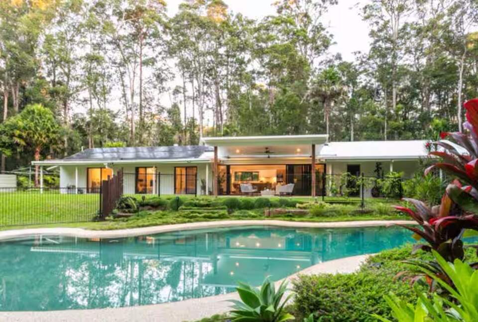 Stylish Queensland Hideaway near Noosa Beaches - Tinbeerwah, Australia