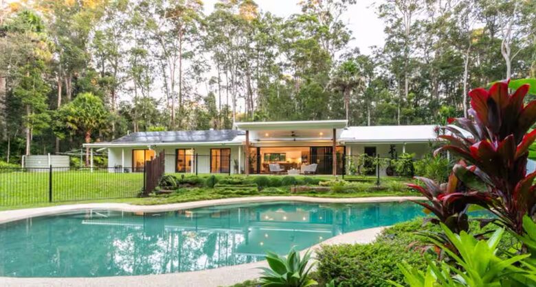 Stylish Queensland Hideaway near Noosa Beaches - Tinbeerwah, Australia