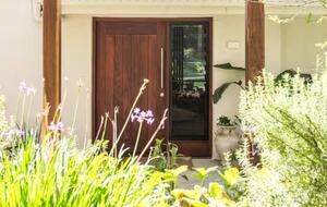 Stylish Queensland Hideaway near Noosa Beaches - Tinbeerwah, Australia