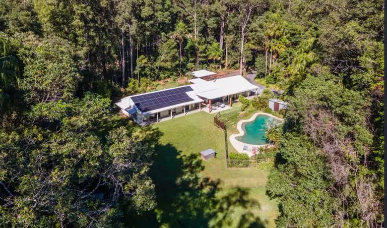 Stylish Queensland Hideaway near Noosa Beaches - Tinbeerwah, Australia