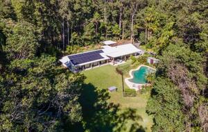 Stylish Queensland Hideaway near Noosa Beaches - Tinbeerwah, Australia