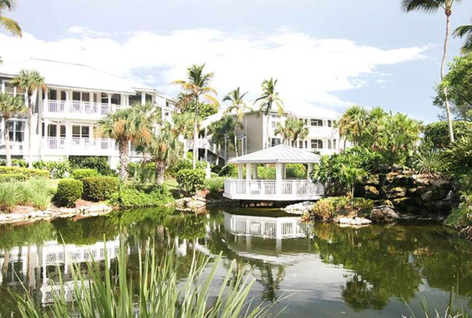 Tranquil Oceanfront Island Escape with Resort Amenities - Sanibel Island, Florida