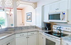 Tranquil Oceanfront Island Escape with Resort Amenities - Sanibel Island, Florida