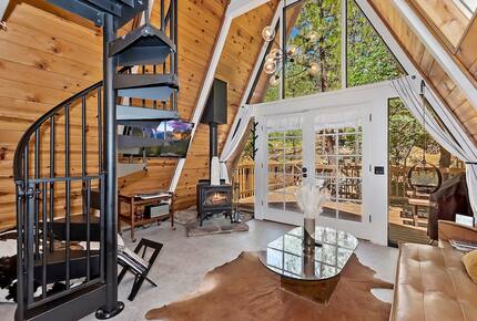 Peaceful Mountain A-Frame Escape Near Bear Lake - Big Bear Lake, California