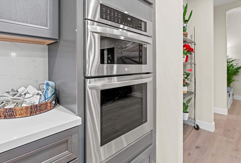 Elegant 5-Bedroom Home near Tech Hubs and Wine Country - San Jose, California