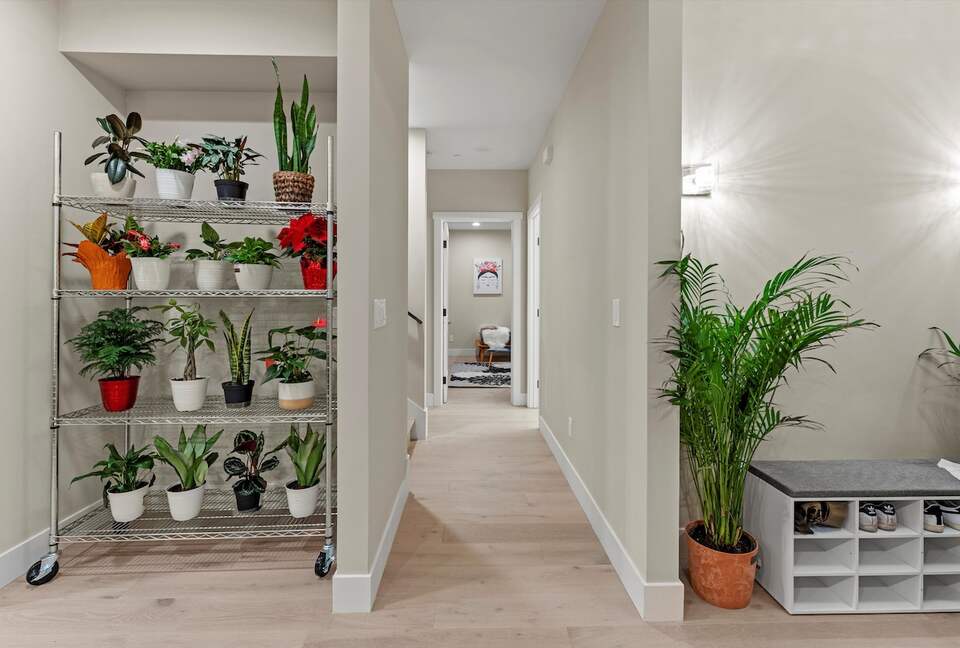 Elegant 5-Bedroom Home near Tech Hubs and Wine Country - San Jose, California