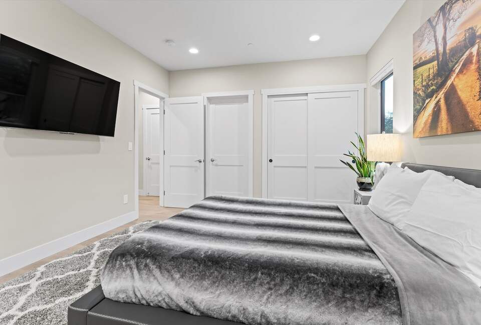 Elegant 5-Bedroom Home near Tech Hubs and Wine Country - San Jose, California