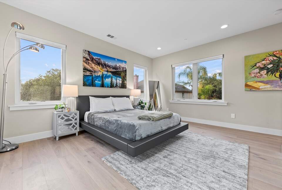 Elegant 5-Bedroom Home near Tech Hubs and Wine Country - San Jose, California