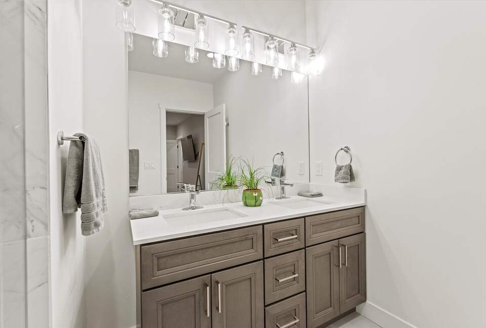 Elegant 5-Bedroom Home near Tech Hubs and Wine Country - San Jose, California