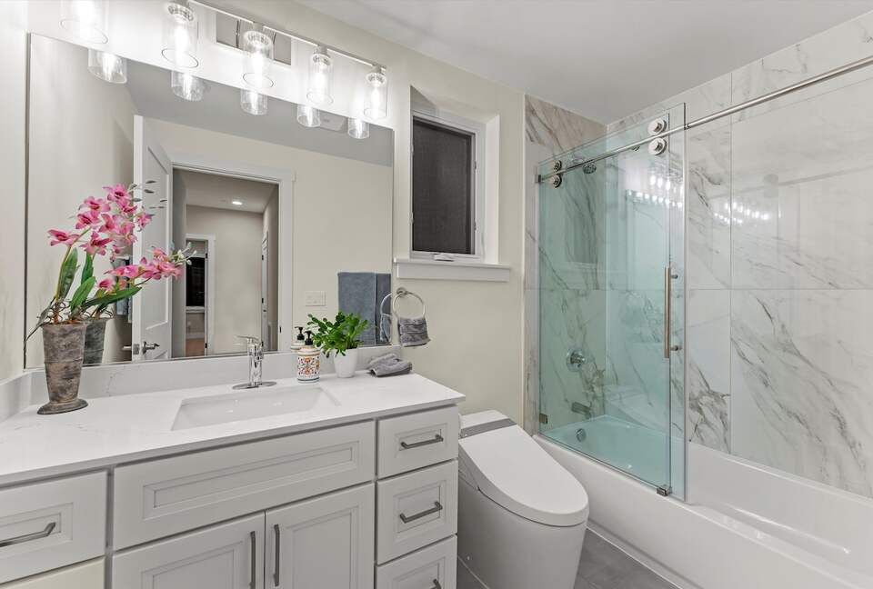 Elegant 5-Bedroom Home near Tech Hubs and Wine Country - San Jose, California