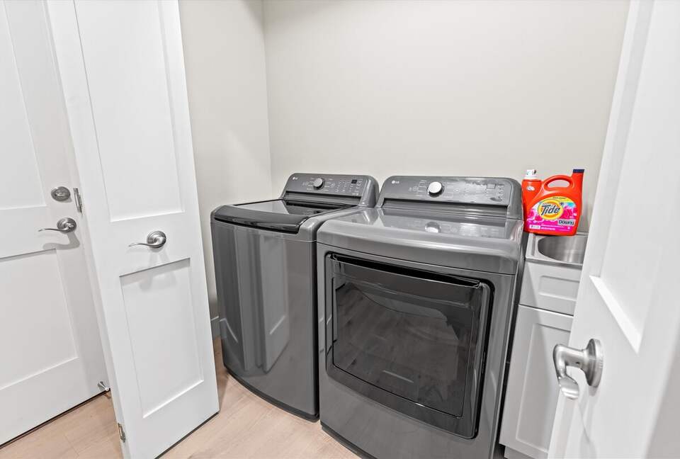 Elegant 5-Bedroom Home near Tech Hubs and Wine Country - San Jose, California