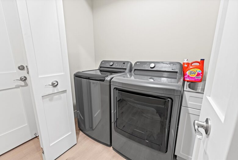 Elegant 5-Bedroom Home near Tech Hubs and Wine Country - San Jose, California