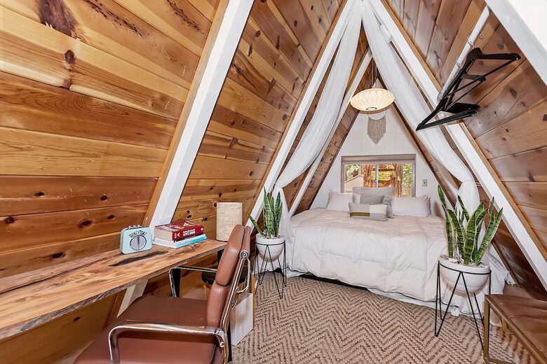 Peaceful Mountain A-Frame Escape Near Bear Lake - Big Bear Lake, California