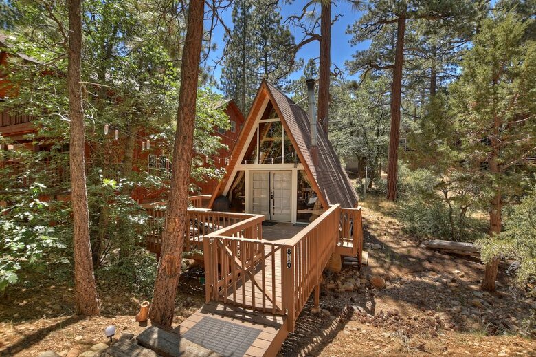 Peaceful Mountain A-Frame Escape Near Bear Lake - Big Bear Lake, California