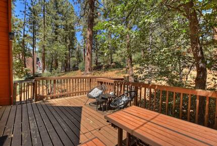 Peaceful Mountain A-Frame Escape Near Bear Lake - Big Bear Lake, California