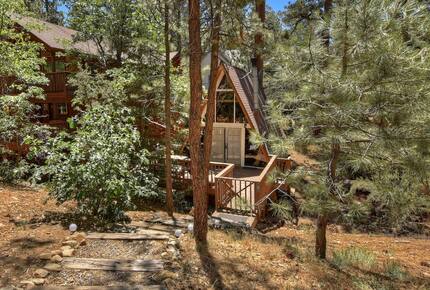 Peaceful Mountain A-Frame Escape Near Bear Lake - Big Bear Lake, California
