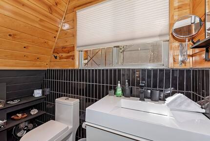 Peaceful Mountain A-Frame Escape Near Bear Lake - Big Bear Lake, California