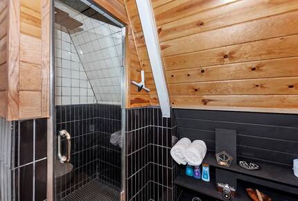 Peaceful Mountain A-Frame Escape Near Bear Lake - Big Bear Lake, California