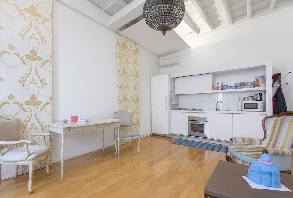 Charming Roman Apartment Near Piazza Navona - Rome, Italy
