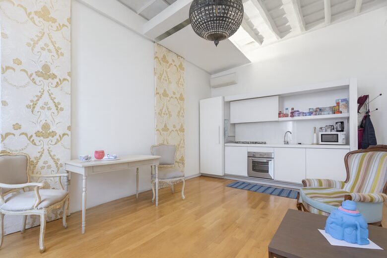 Charming Roman Apartment Near Piazza Navona - Rome, Italy