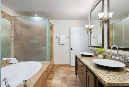 Wild Oak Ranch, San Antonio - Two-Bedroom Lock-Off Villa - San Antonio, Texas