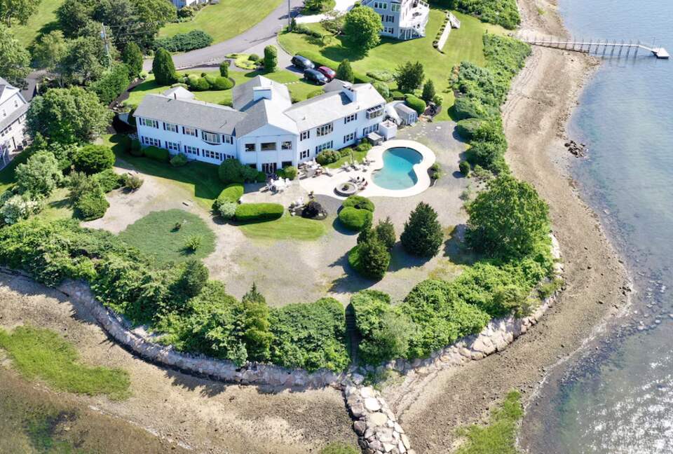 Oceanfront Handy Point Home with Panoramic Views - Pocasset, Massachusetts