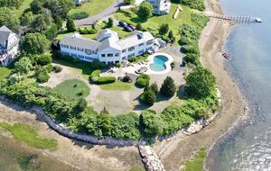 Oceanfront Handy Point Home with Panoramic Views - Pocasset, Massachusetts